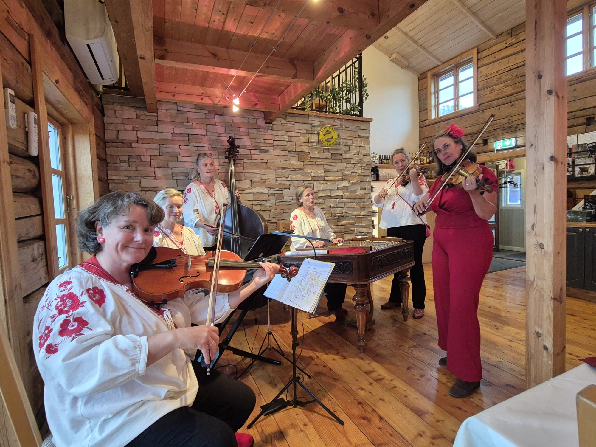 Csirke Banda optreden